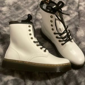 Dr Martens Zavala white boots NWT